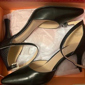 Kelly & Katie Black Pointy-Toe Heels